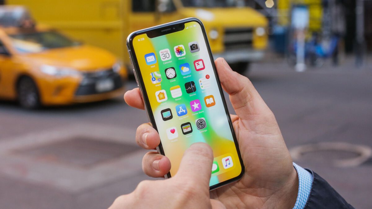 Đánh giá iPhone X chi tiết nhất: Có nên mua trong năm 2021?