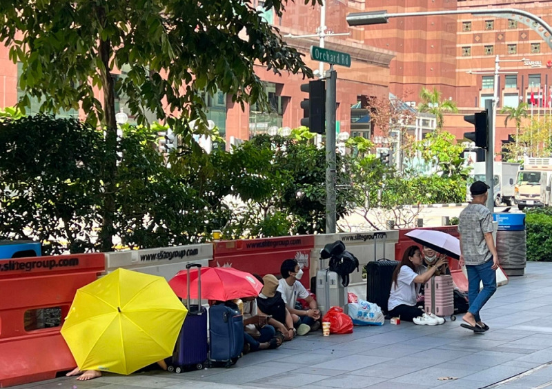 Người Việt gặp khó khăn khi mua iPhone 14 tại Singapore 