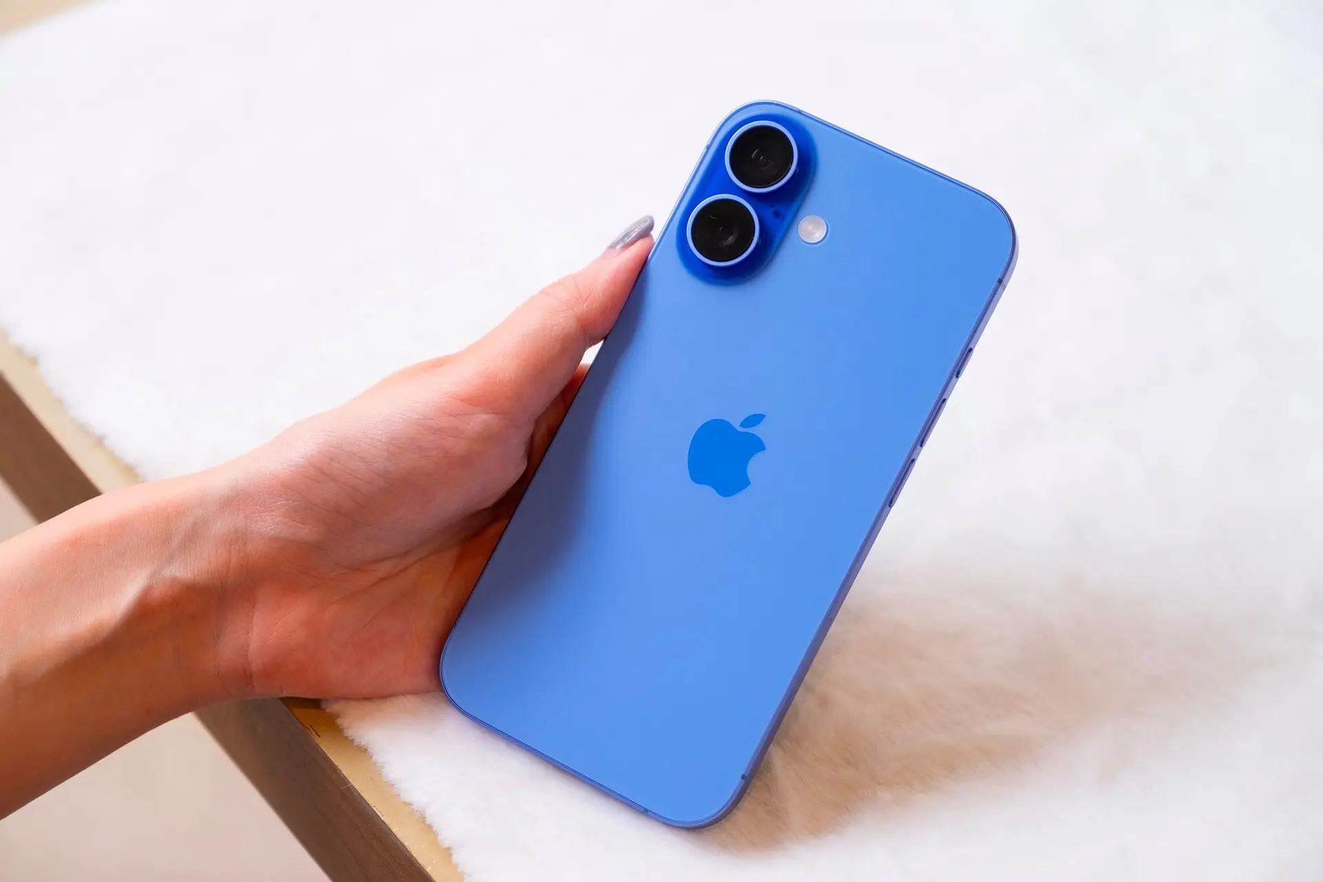 iPhone 16: An tâm tuyệt đối với model 'siêu lướt'