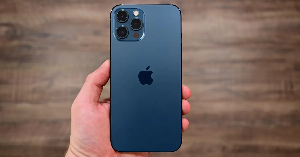 iPhone 12 Pro Max: Cánh cửa đến với Pro Max giá rẻ